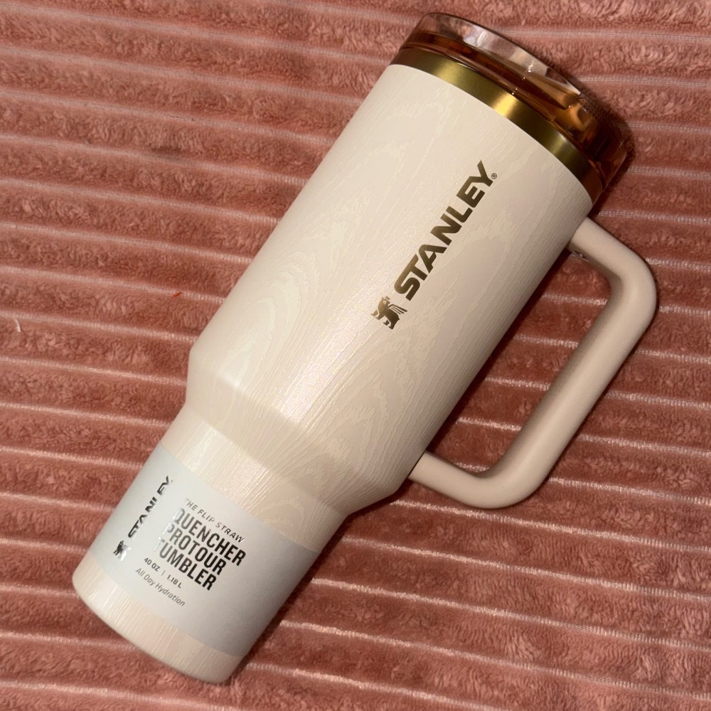 Stanley 40oz Quencher H2.0 FlowState Tumbler Limited Edition Birch Woodgrain NEW - Picture 2 of 5